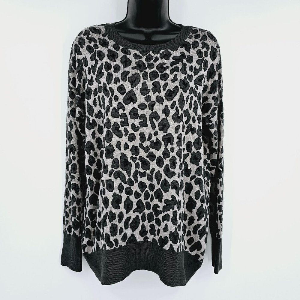 Isaac Mizrahi New York Sweater M Grey Leopard Print Long Sleeve Ribbed Trim Chic